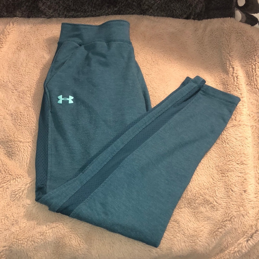 🔹4 for $30 Under Armour Fitted Sweatpants, small
